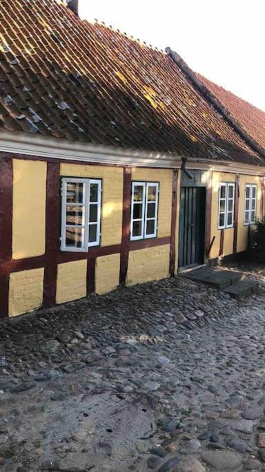 Idyllisk, Historisk Byhus Ved Fjorden I Mariager Exterior foto